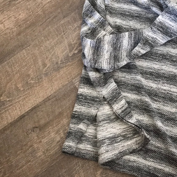 Free People sweatshirt - Picture 3 of 3